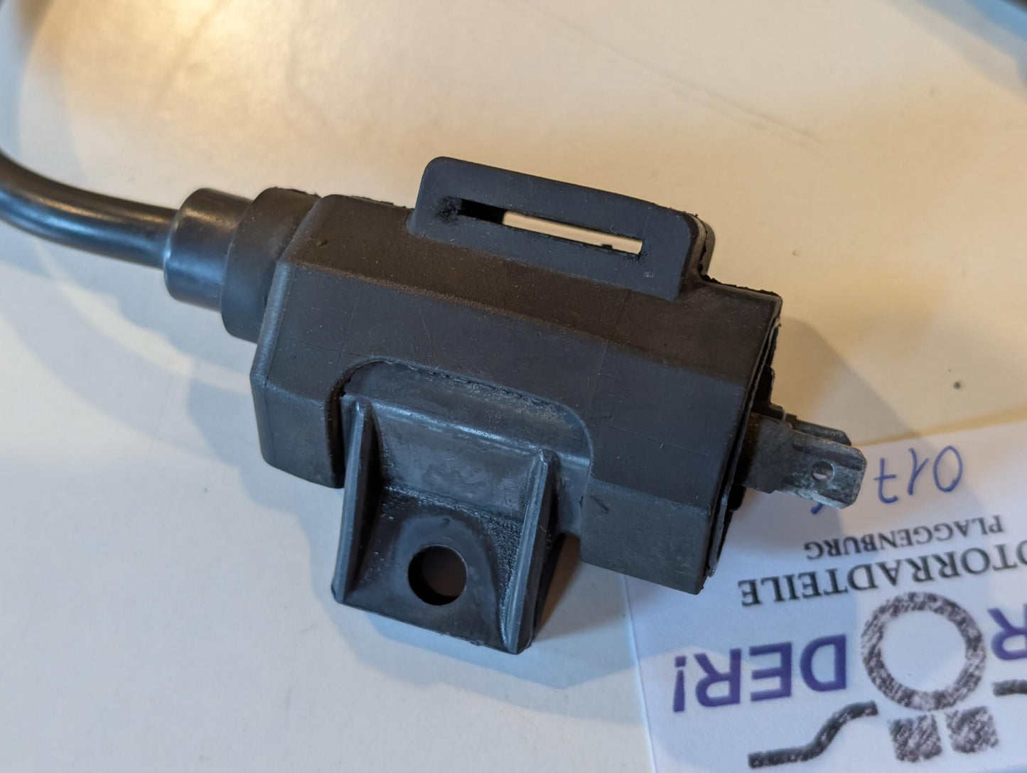 Yamaha XT600Z 1VJ Zündspule 1VJ-82310-50 mit Gummihalter 1VJ-82317-00 und Zündstecker NGK, gebraucht
