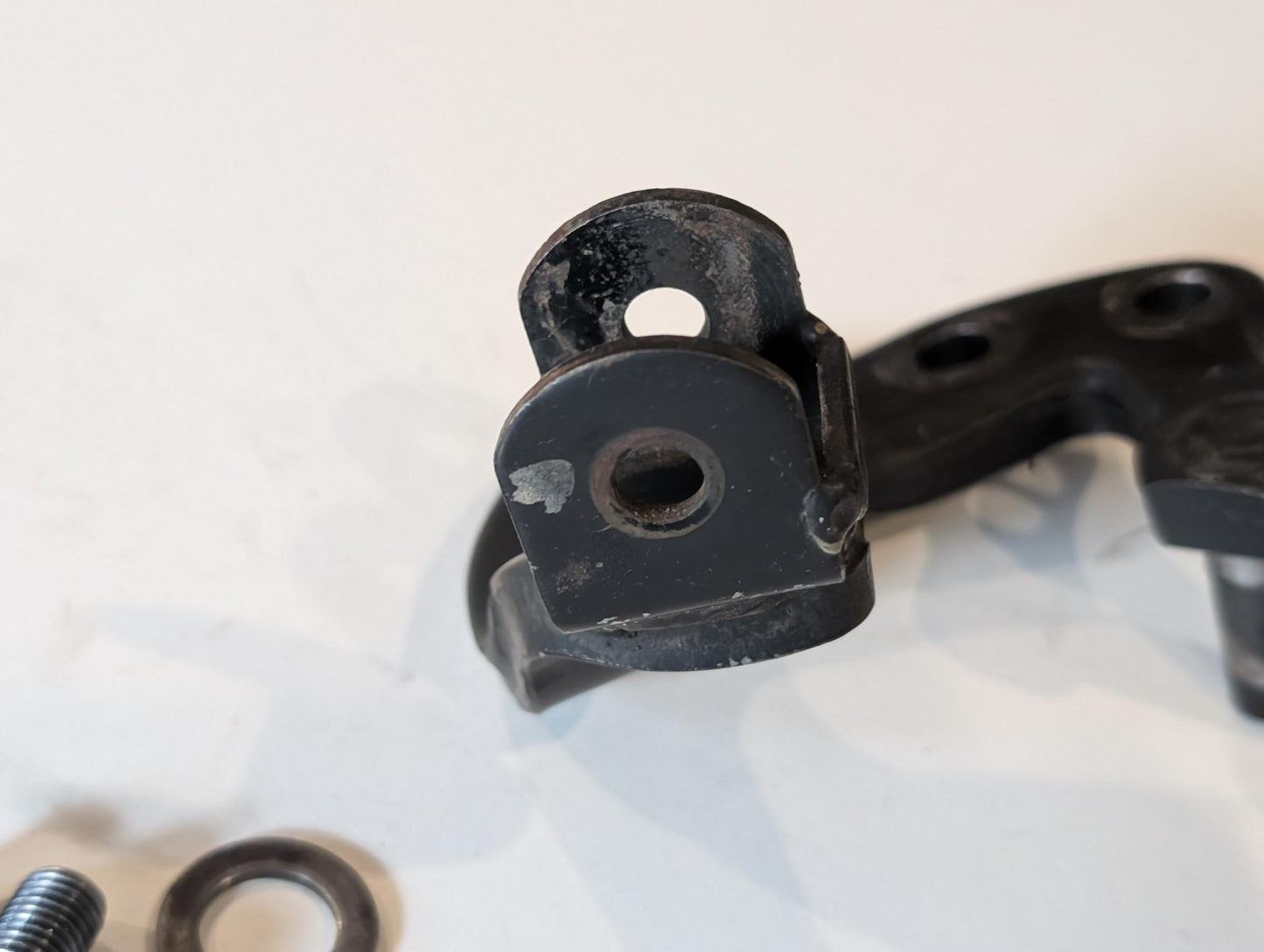 Yamaha XT600Z 1VJ Fussrastenhalter Halter Bremshebel vorne rechts 34L-27422-01 mit Schauben, gebraucht
