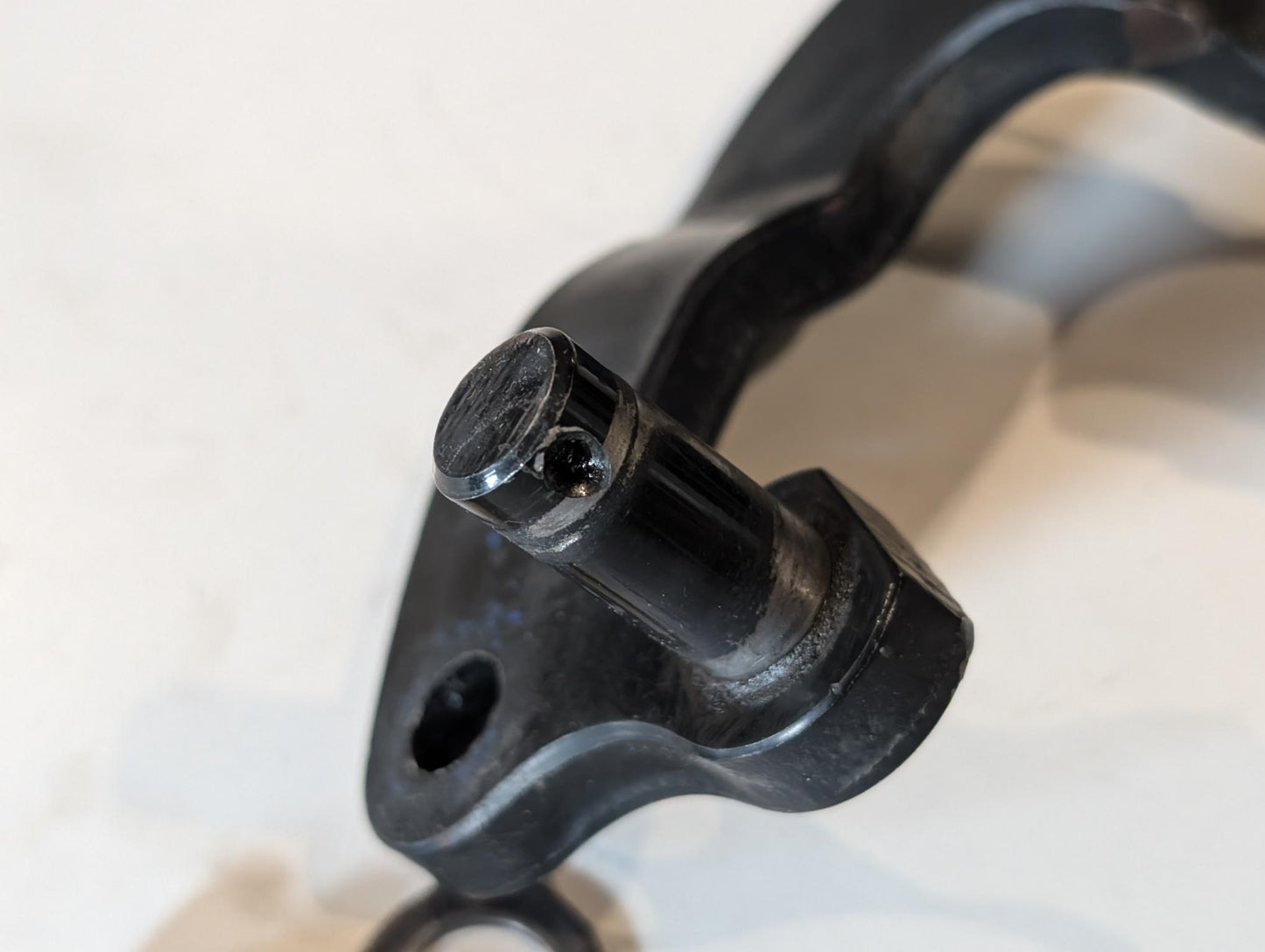 Yamaha XT600Z 1VJ Fussrastenhalter Halter Bremshebel vorne rechts 34L-27422-01 mit Schauben, gebraucht