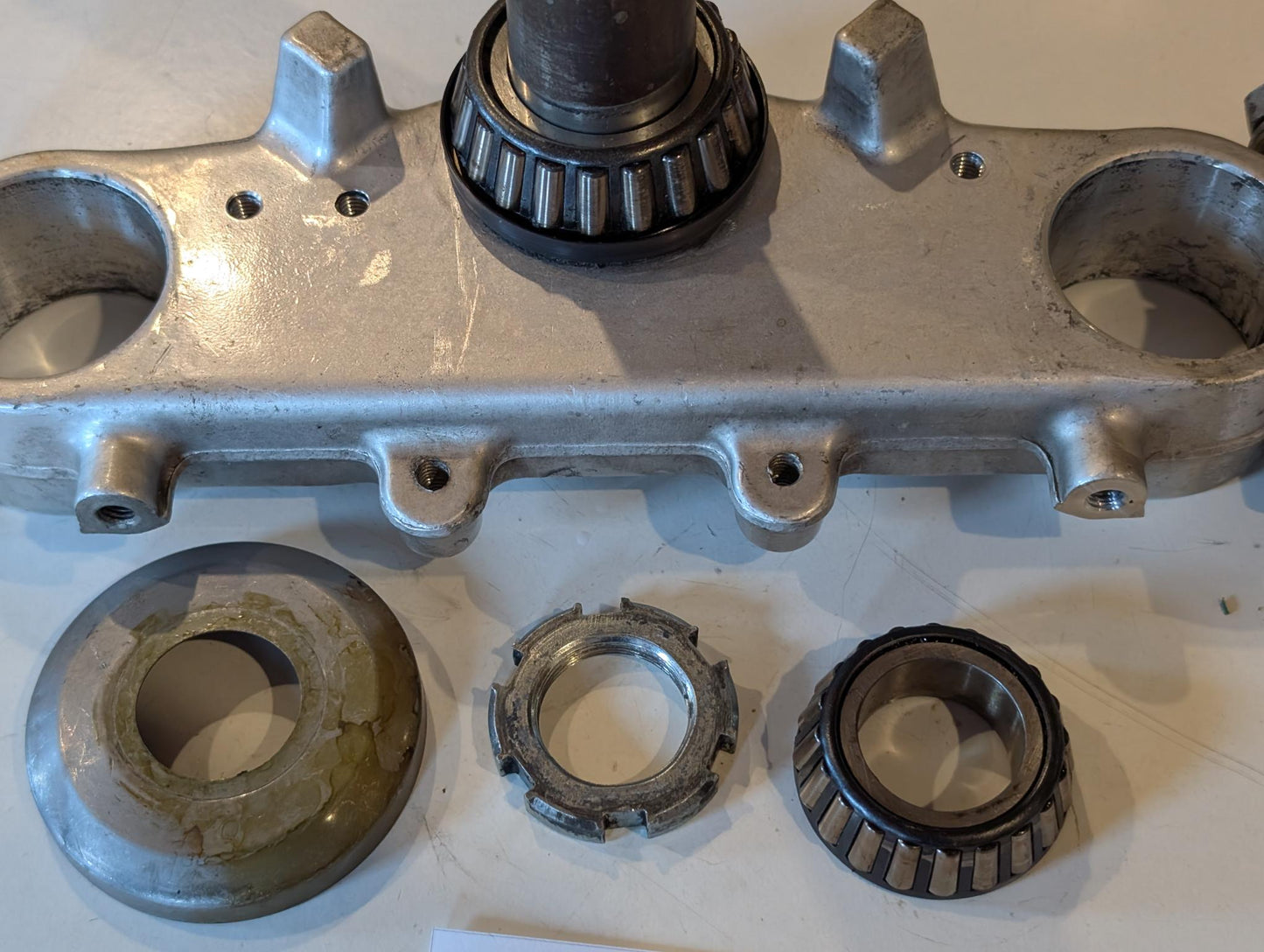 Yamaha XT600Z 1VJ Gabelbrücke Unterteil 55W-23340-20 mit Lagern Schrauben Staubdeckel, gebraucht