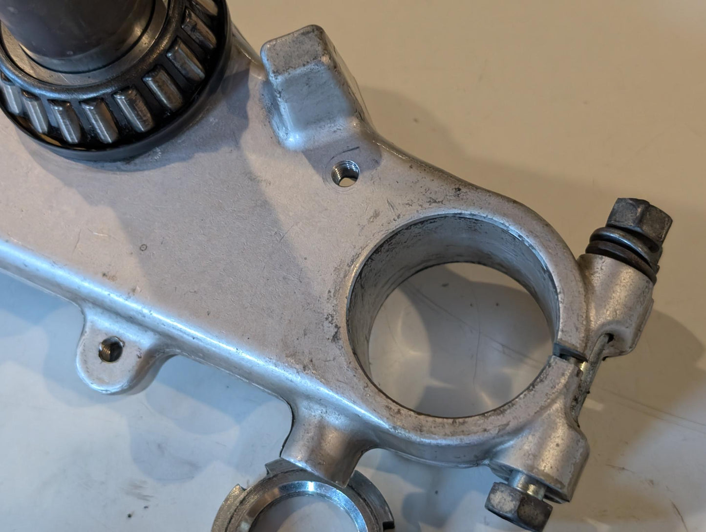 Yamaha XT600Z 1VJ Gabelbrücke Unterteil 55W-23340-20 mit Lagern Schrauben Staubdeckel, gebraucht