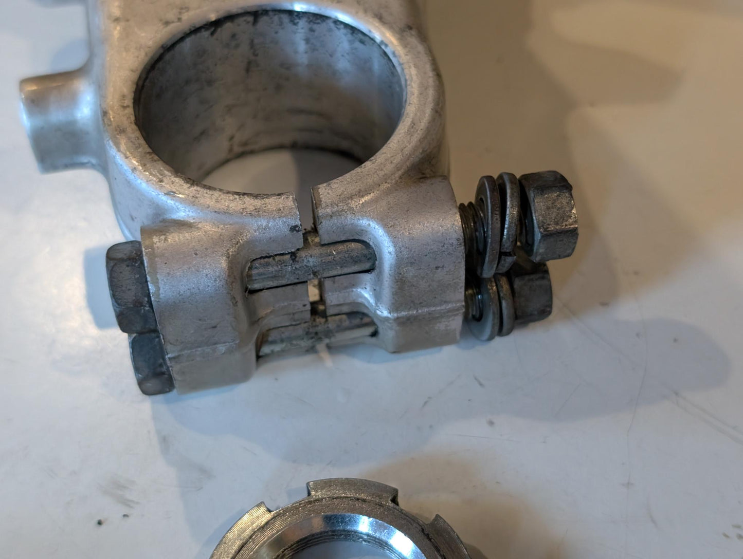 Yamaha XT600Z 1VJ Gabelbrücke Unterteil 55W-23340-20 mit Lagern Schrauben Staubdeckel, gebraucht