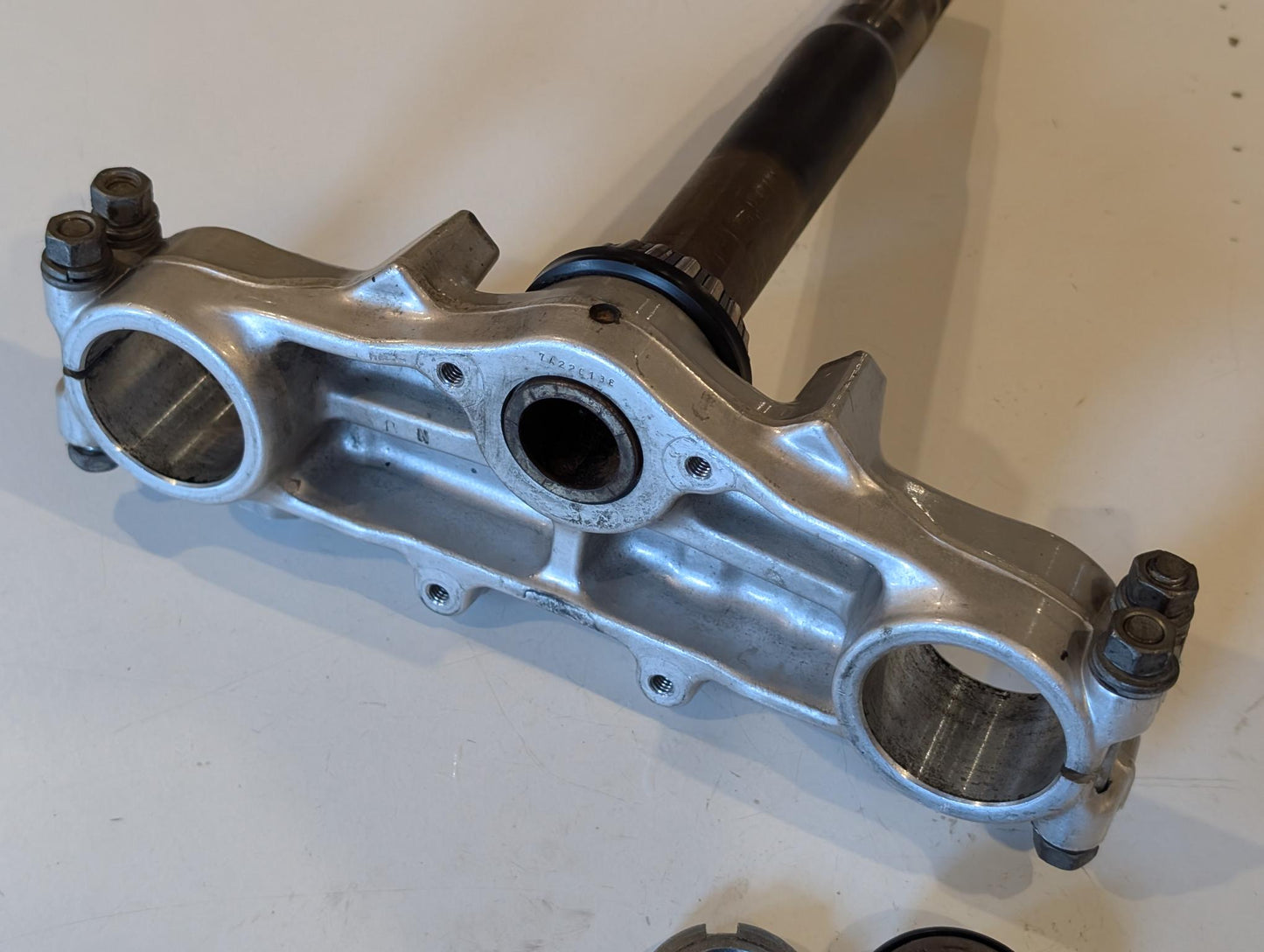 Yamaha XT600Z 1VJ Gabelbrücke Unterteil 55W-23340-20 mit Lagern Schrauben Staubdeckel, gebraucht