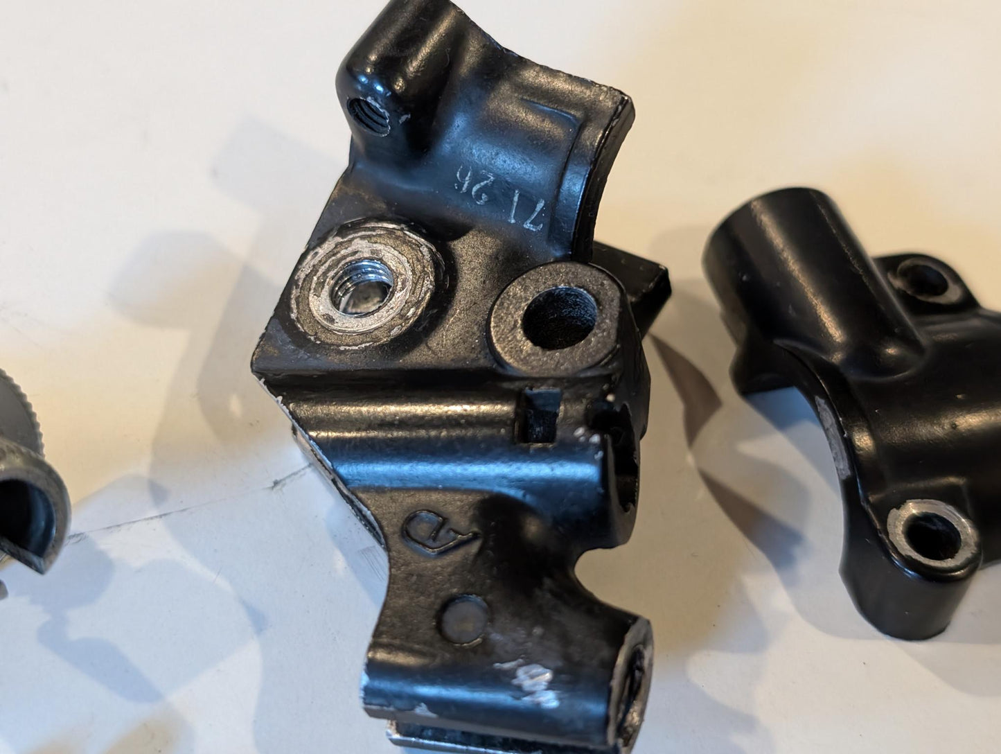 Yamaha XT600Z 1VJ Halter Kupplungshebel 1LN-82911-00 33G-82913-00 Spiegelhalter links, gebraucht